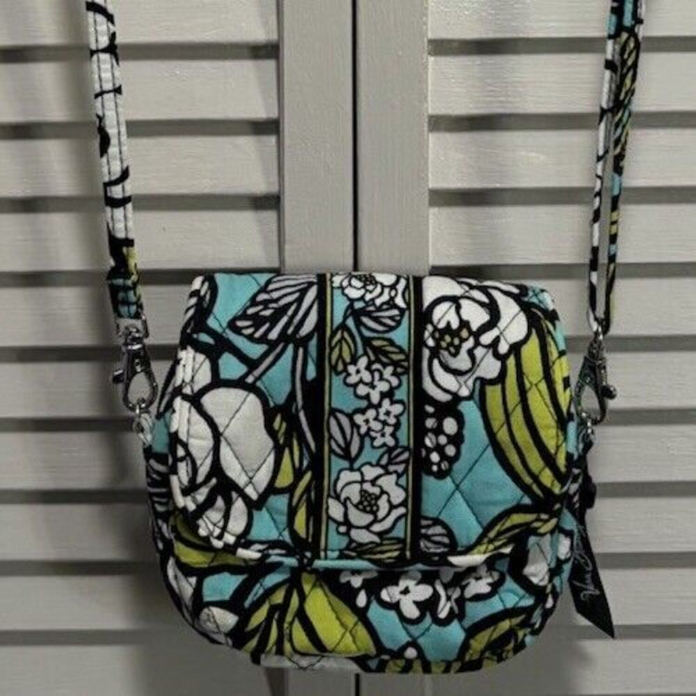 Vera Bradley Floral Crossbody Quilted Long Adj. Strap‎ Pockets Logo Teal/White